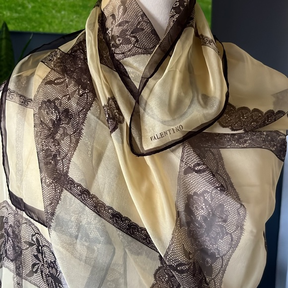 VALENTINO 100%SETA/SILK SCARF Made In Italy 🧣 - Picture 9 of 11